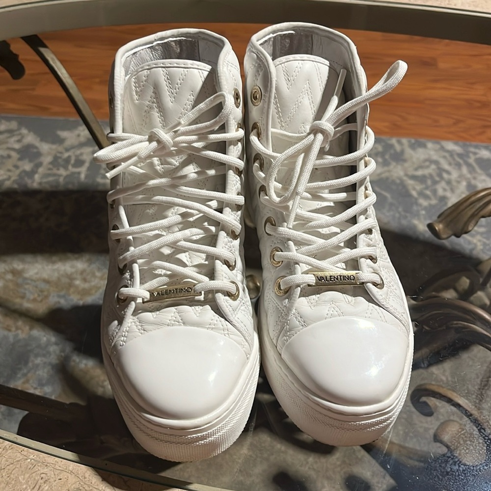 Woman’s Valentino sneakers